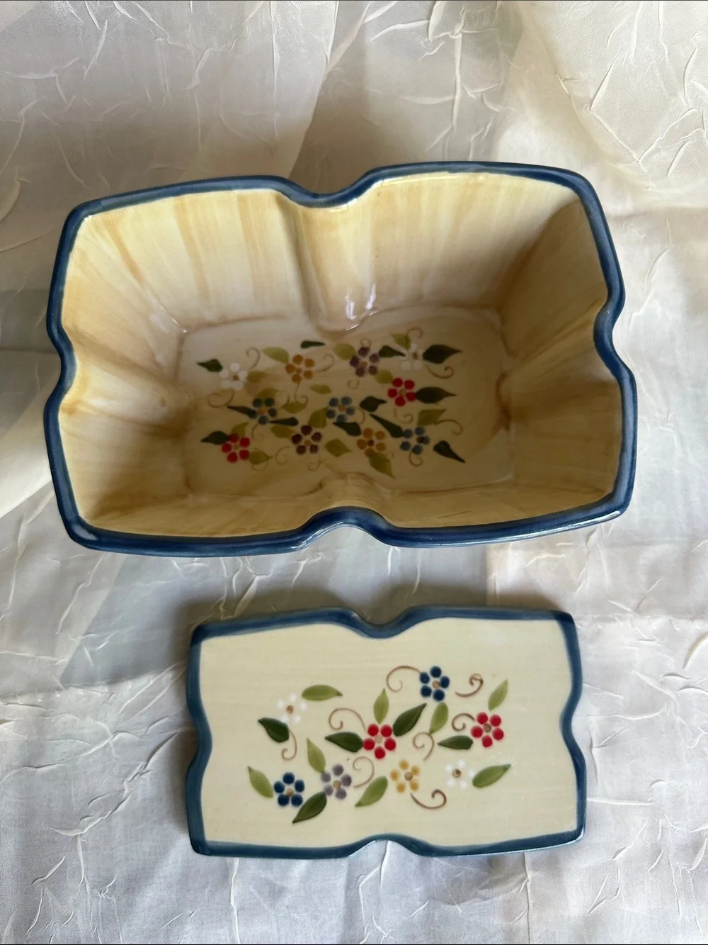 Vintage Temp-tations Presentable Ovenware with Trivet and Metal Stand